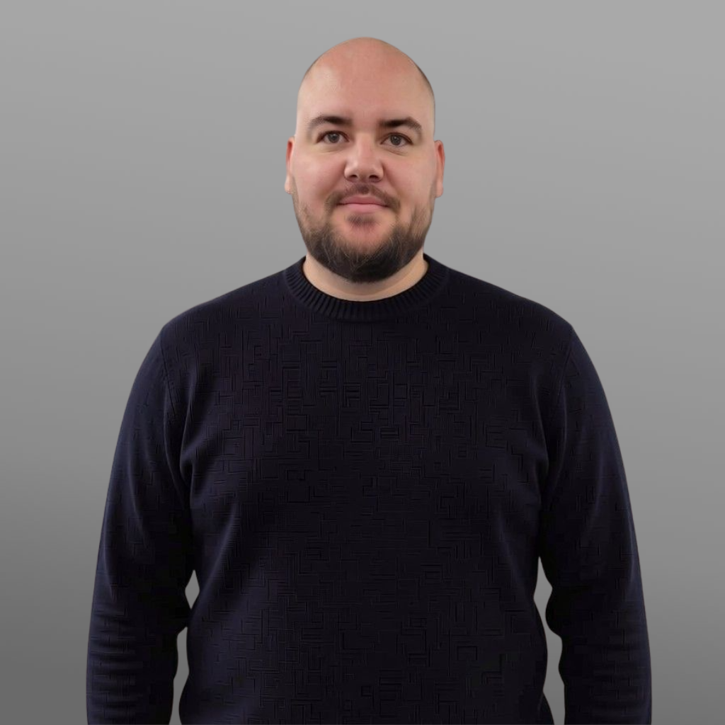 Chris Lewis - Headshot